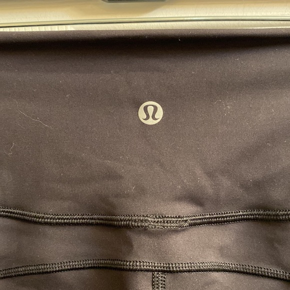 Lululemon In Movement crops - Picture 4 of 5